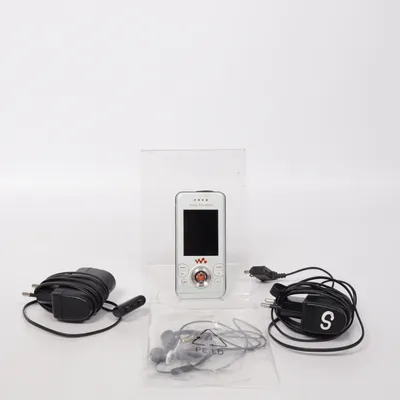 Mobile phone (Silver) from Sony Ericsson