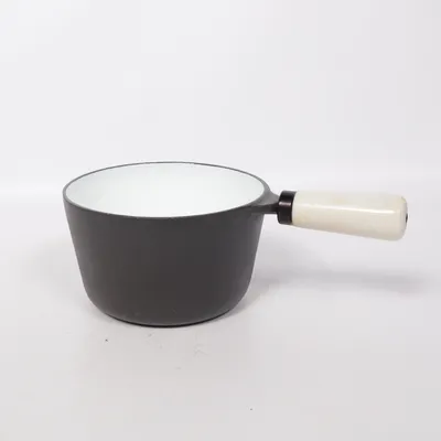 Cast iron casserole (White, Black)