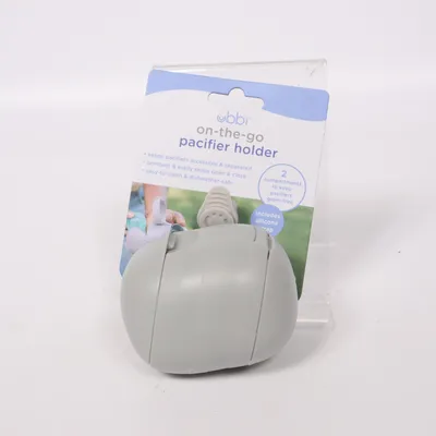 Bebistillbehör (On-The-Go Pacifier Holder) från Ubbi