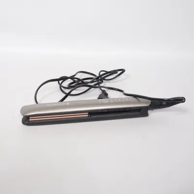 Hair straightener (S8590) from Remington