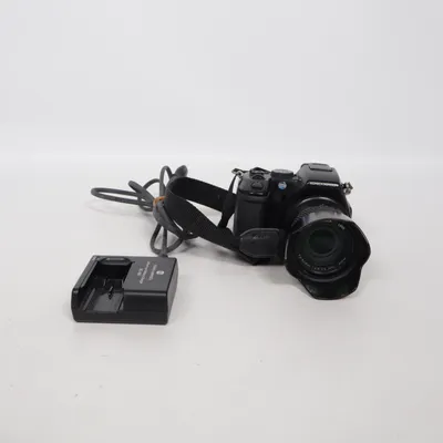 DSLR camera (Dimage A200) from Konica Minolta