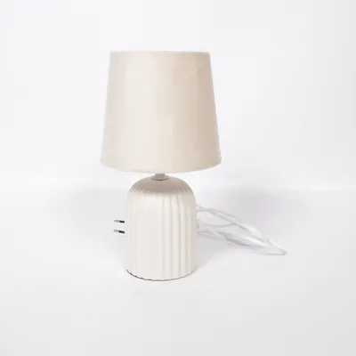 Bordslampa (Vit) från Rusta