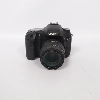 DSLR camera (EOS 7D , Sigma 50mm 1:2.8 Macro) from Canon