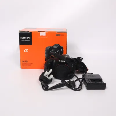 DSLR camera (A 58) from Sony