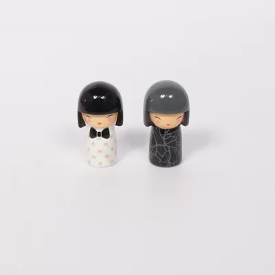 Kokeshi (Flerfärgad) från Skincity