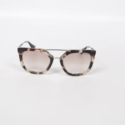 Solglasögon (SPR 13Q-A) från Prada