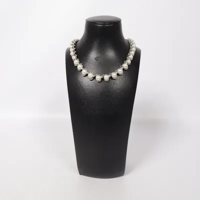 Halsband (Silverfärgad, Vit) Okänd metall