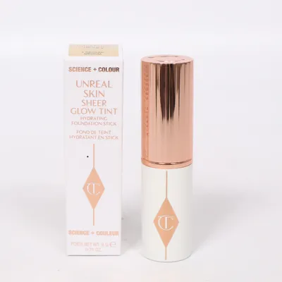 Foundation (Unreal Skin Sheer Glow Tint, 5 Medium) från Charlotte Tilbury