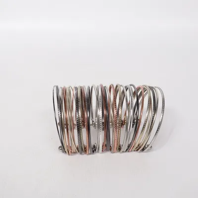 Armband (Silverfärgad, Guldfärgad, Svart) Okänd metall