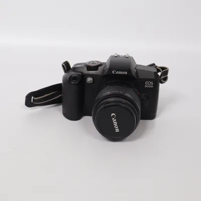 Systemkamera (EOS 5000) från Canon