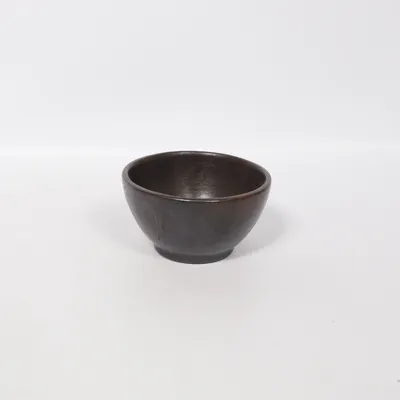 Schaal (Bowl Terracotta Black S) van Sariana