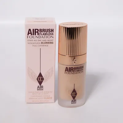 Foundation (Airbrush Flawless ) fra Charlotte Tilbury