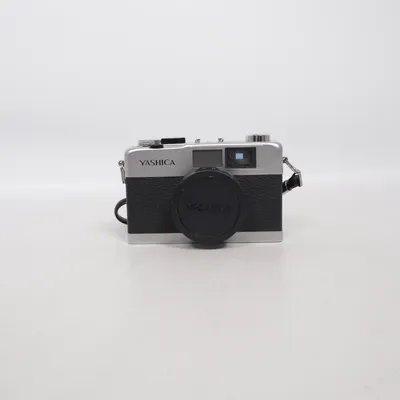 Analog compact camera (35-ME) from Yashica