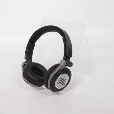 Hörlurar (JBL E40BT) från JBL