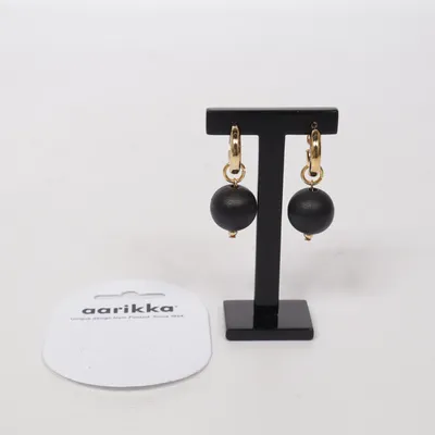 Örhängen (Svart, Guldfärgad) från Aarikka Okänd metall