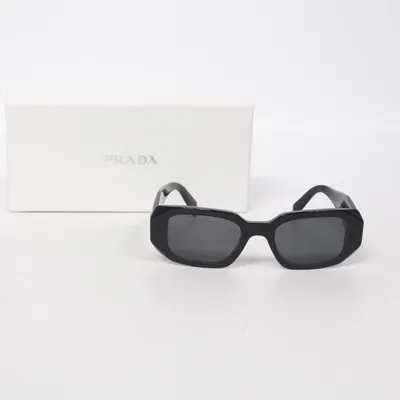 Solglasögon (SPR 17W) från Prada