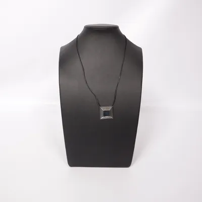 Halsband (Silverfärgad, Svart) från Ani Okänd metall