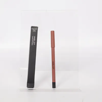 Läppenna (creamy Soft Lipliner) från Inglot