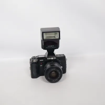 SLR camera (7000 -35-70mm 1:3.5 (22) -4.5) from Minolta