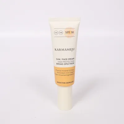 Solcreme (Sun/Face Cream High Protection Broad-Spectrum) fra Karmameju