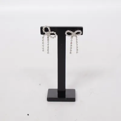 Örhängen (Silverfärgad) Okänd metall