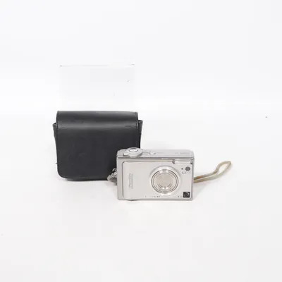 Digital compact camera (F11) from Fujifilm