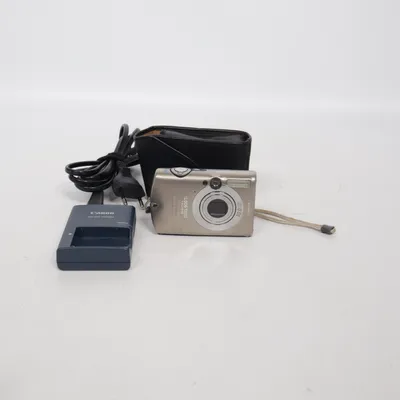 Digital kompaktkamera (Ixus 900 Ti) från Canon