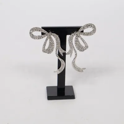 Örhängen (Silverfärgad) Okänd metall