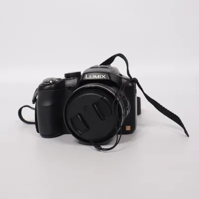 DSLR camera (DMC-FZ200) from Panasonic
