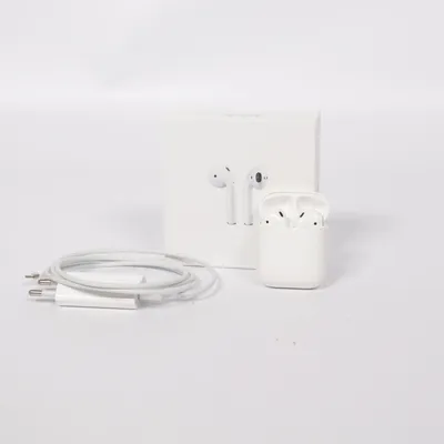 AirPods (AirPods with Charging Case) från Apple