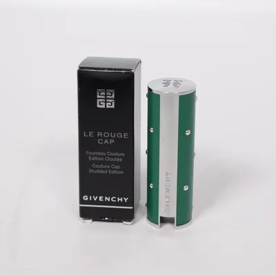 Sminkförvaring (Le Rouge Cap Couture Cap Studded Edition) från Givenchy