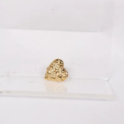 Hänge (Guldfärgad) Okänd metall