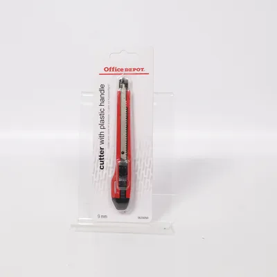 Mattkniv (Cutter With Plastic Handle) från Office Depot