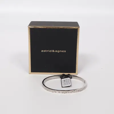 Armring (Silverfärgad) från Astrid & Agnes Rostfritt stål