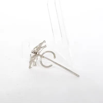 Brosch (Silverfärgad) Okänd metall