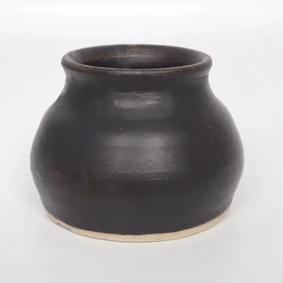 Urn pot (Black) from Martino Holmstrom