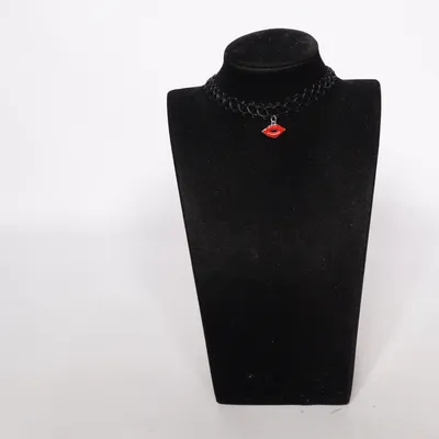 Ras-de-cou (Noir, Rouge) Métal inconnu