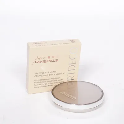 Foundation (Pure Minerals, Hydra Mineral Compact Foundation, Natural 65 Medium Beige ) van Artdeco