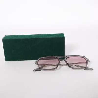 Lunettes de soleil (Gris, Rose) de One of One