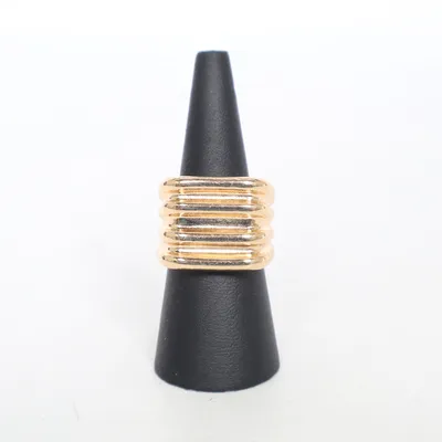 Ring (Guldfärgad) Okänd metall