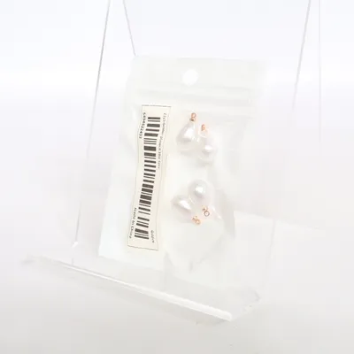 Pendant (White, Gold) Unknown metal