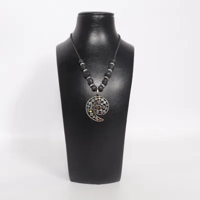 Halsband (Svart, Grå) Bärnsten, Okänd metall