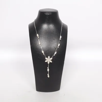 Halsband (Silverfärgad, Vit) Okänd metall