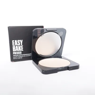 Puder (Easy Bake Pressed) från Huda Beauty