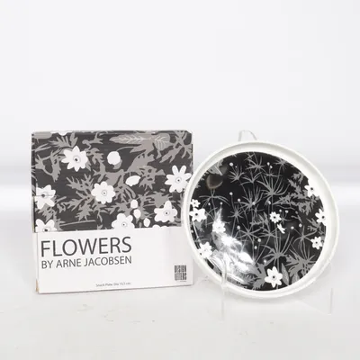 Small plate (Flowers) from Design Letters & Friends