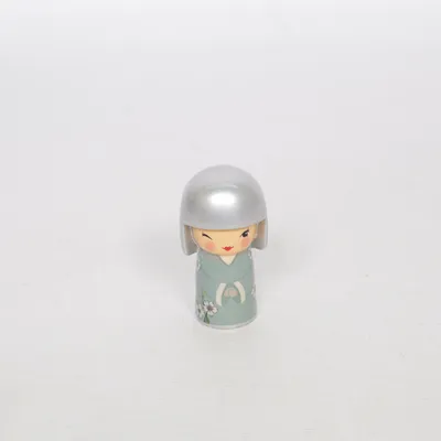 Kokeshi (Grön, Flerfärgad) från With Love Skincity
