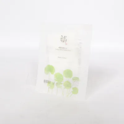 Ansiktsmask (korean skincare mask, beauty of joseon mask, sheet mask, kbeauty skincare, korean beauty routine, glowing skin, glass skin, hydration mask, soothing mask, calming skincare, sensitive skin care, natural skincare, herbal skincare, green tea skincare, centella asiatica, self care routine, spa at home, skincare routine, facial treatment, beauty essentials, clean beauty, minimalist skincare, aesthetic skincare, pinterest skincare, tiktok skincare, viral skincare, y2k beauty, y2k skincare, 2000s beauty, soft girl aesthetic) från Beauty of Joseon