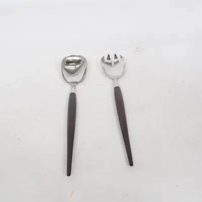 Salad servers (Brown, Silver)