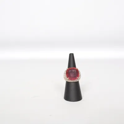 Ring (Red, Gold) Unknown metal