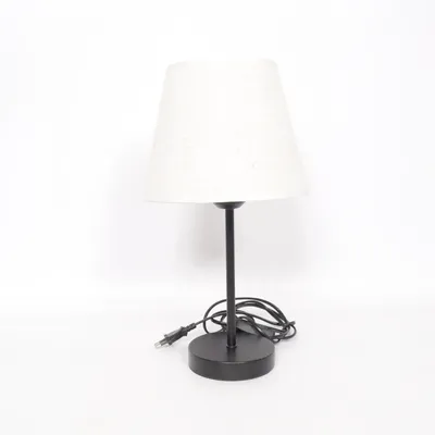 Skrivbordslampa (Vit, Svart) från NIA